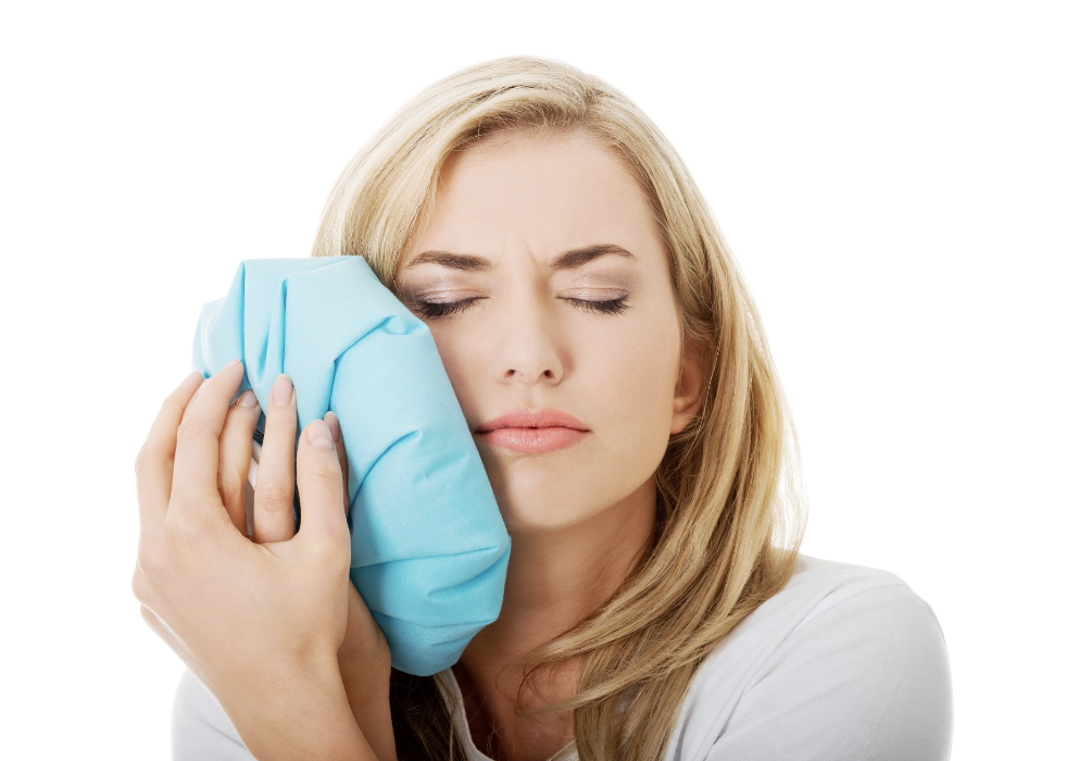 woman needing emergency dentist in narre warren