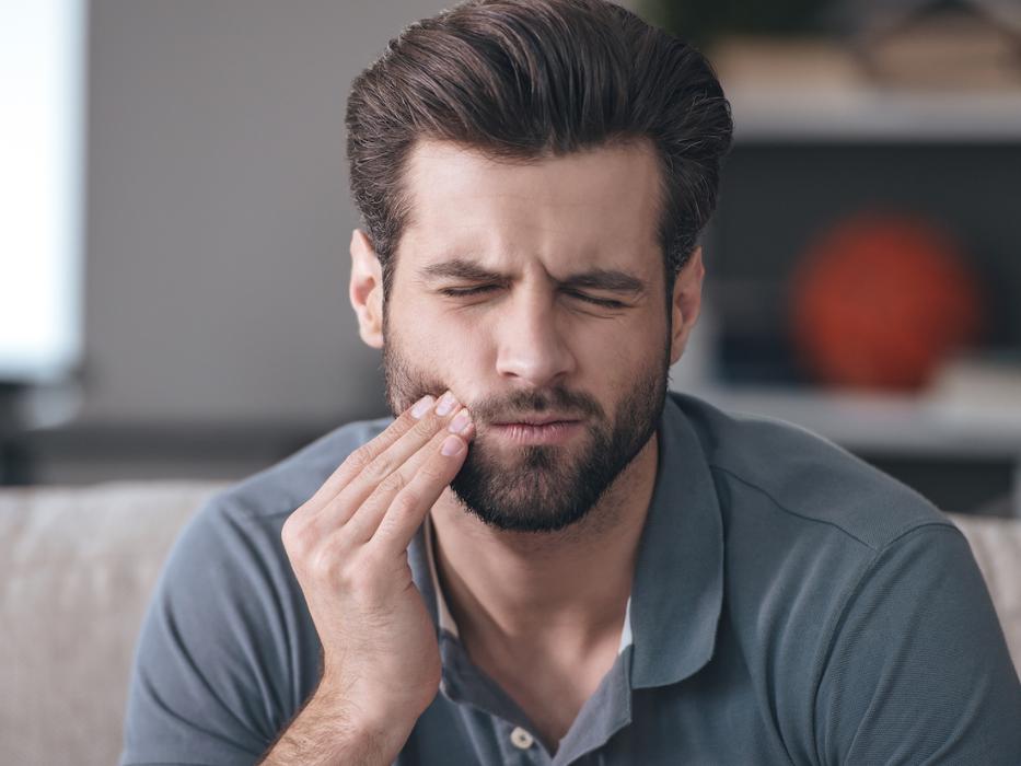 man with jaw pain | narre warren dentist